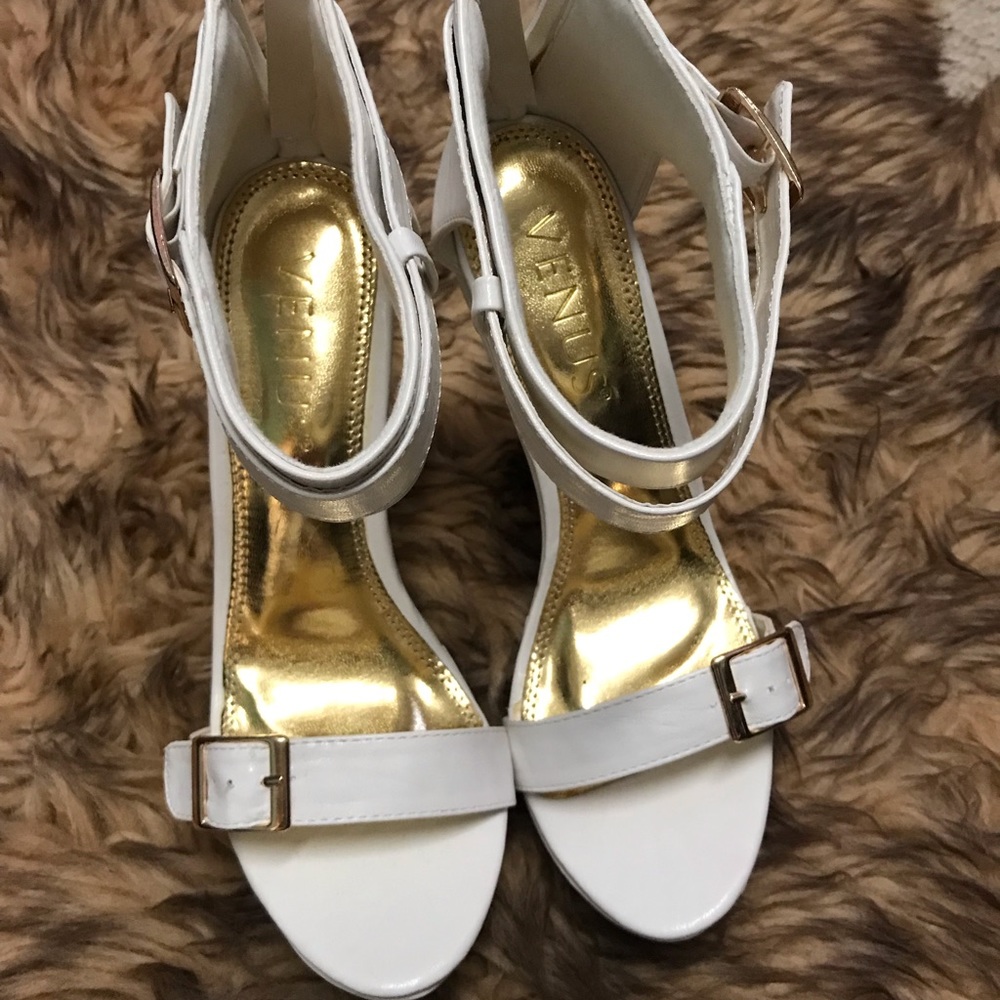 High wedge shoe